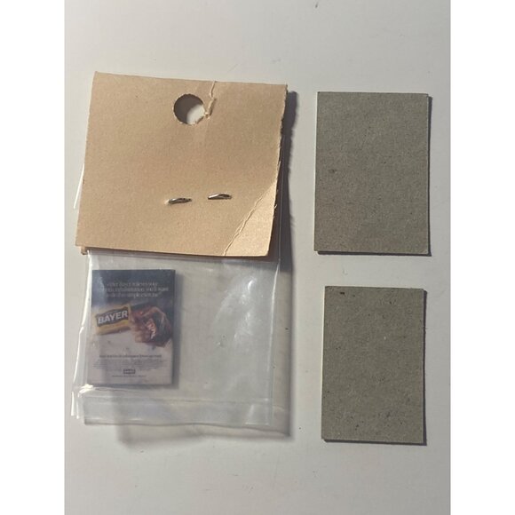 Doll House Miniatures Library reading Book USA Today Comics Magazine VTG - Picture 9 of 13